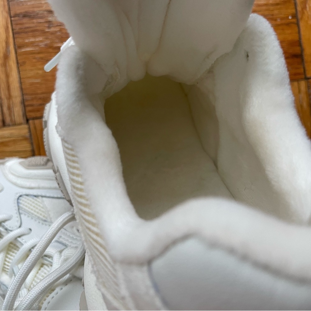 Sneakers - Picture 7 of 12